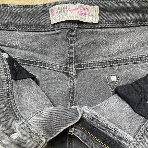 ZARA Denin Rules by TRF Sz 6/8 Distressed Gray Denim Shorts - Picture 4 of 11